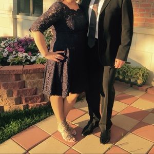 Eliza cocktail dress, size 16 . Navy color in EUC